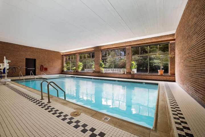 Pool Hotel