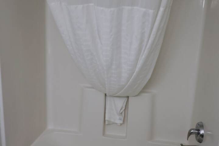 1 Queen Bed Efficiency Suite (47 of 54)