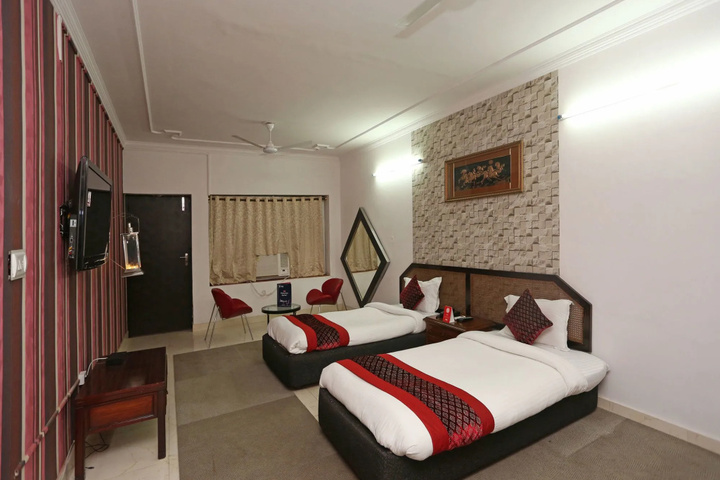 Room 4 of 17