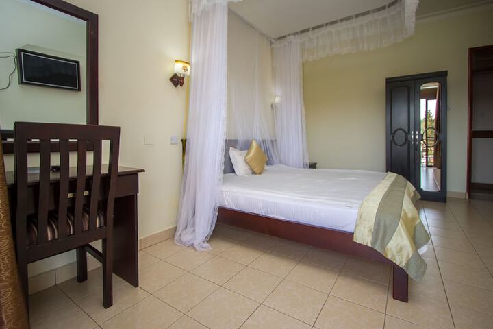 Room 8 of 35