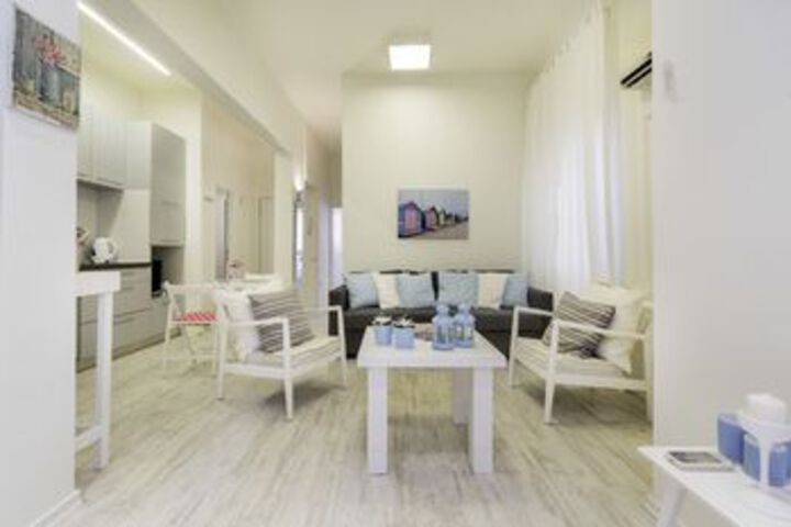 Room 16 of 19