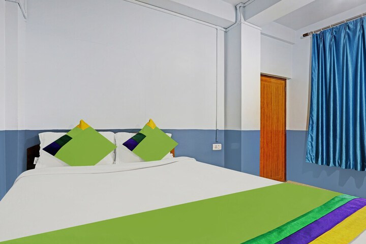 Room 15 of 38