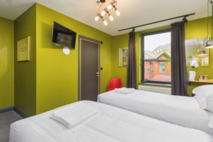 Room 53 of 109