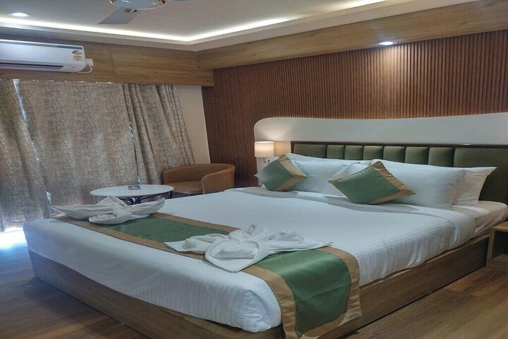 Room 3 of 28