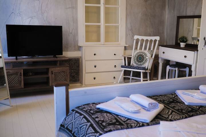 Room 4 of 79
