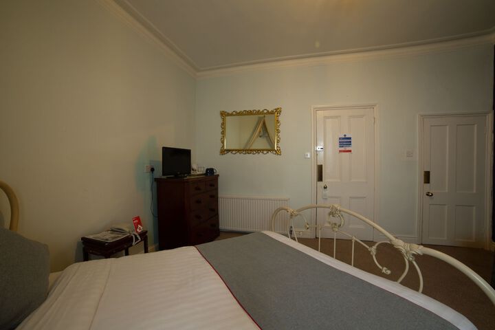 Room 16 of 48