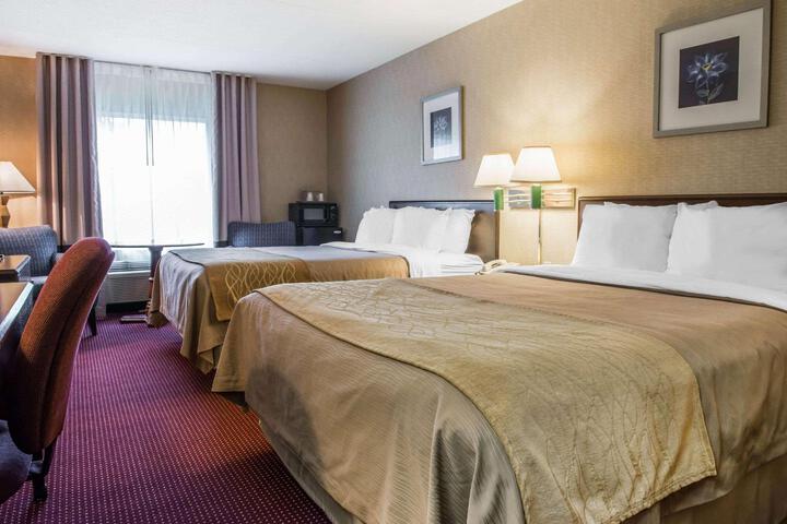 2 Queen Beds (2 of 5)