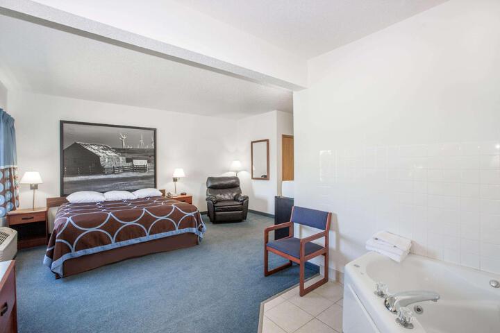 1 King Bed (6 of 17)