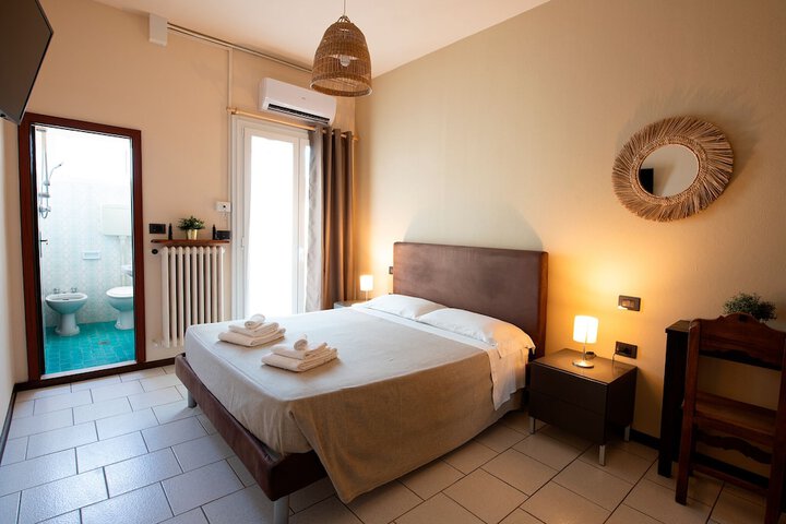 Room 26 of 106