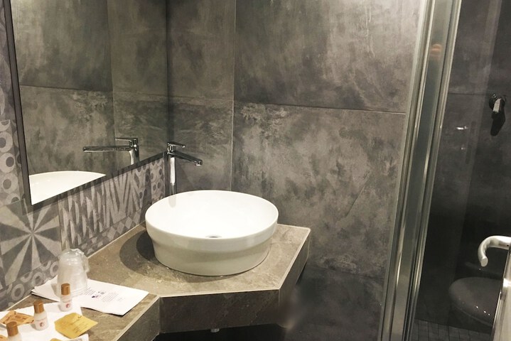 Room 15 of 22
