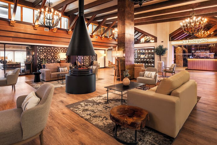 Entrance & Lobby