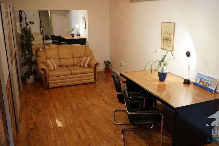 Room 17 of 34