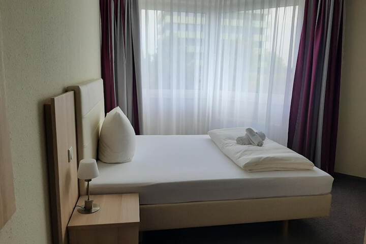 Room 16 of 39