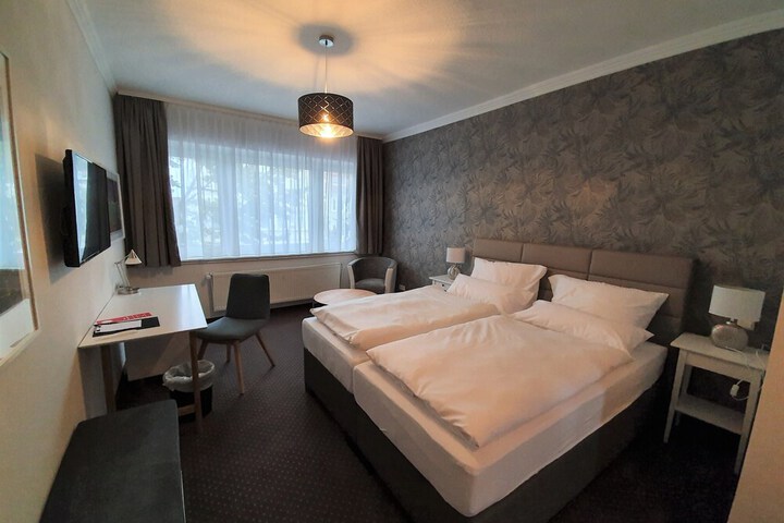 Room 4 of 7