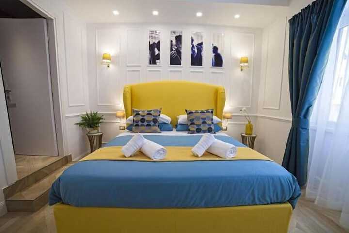Room 6 of 9