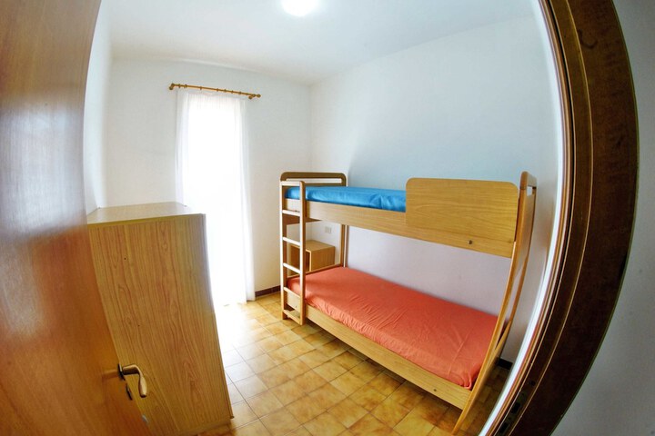 Room 17 of 85