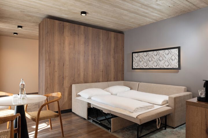 Room 8 of 34