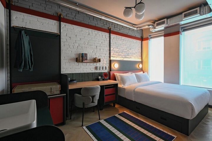 Room 19 of 40