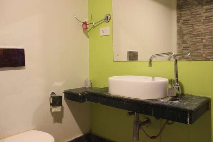 Room 43 of 64