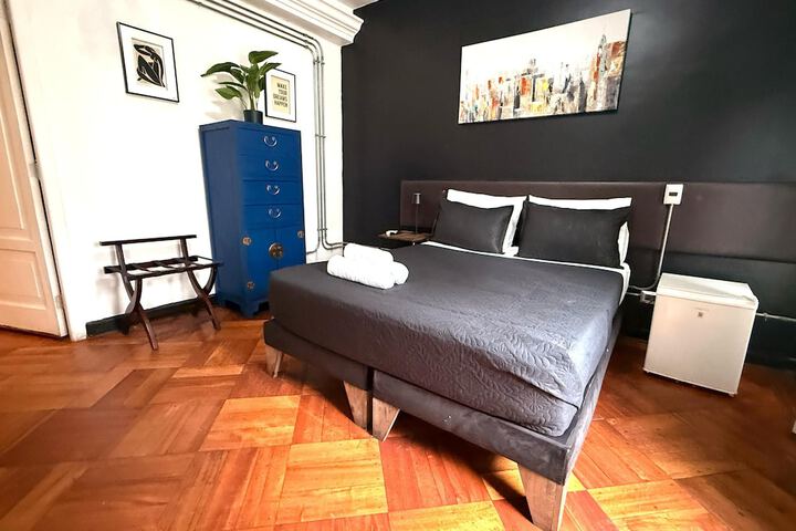 Room 8 of 28