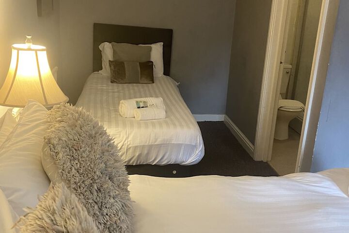 Room 6 of 15