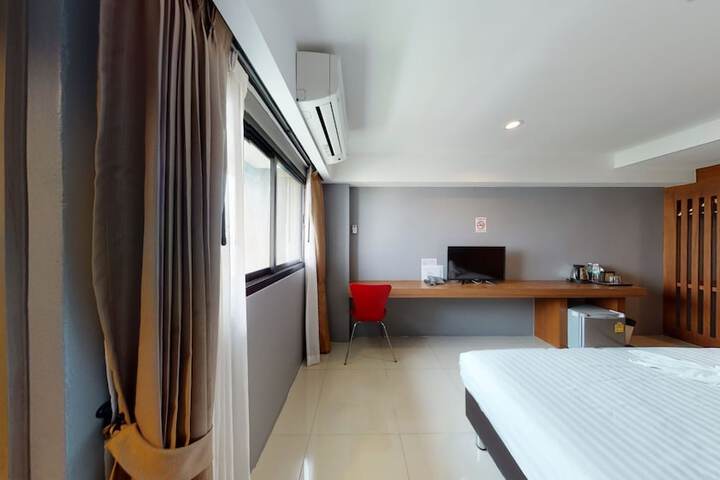 Room 65 of 181