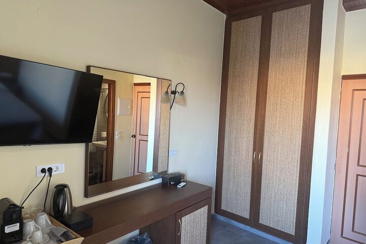 Room 102 of 129