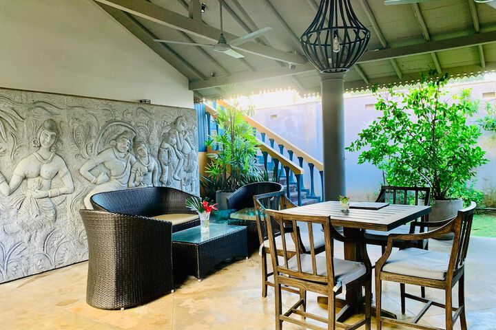Lounge 164 of 221