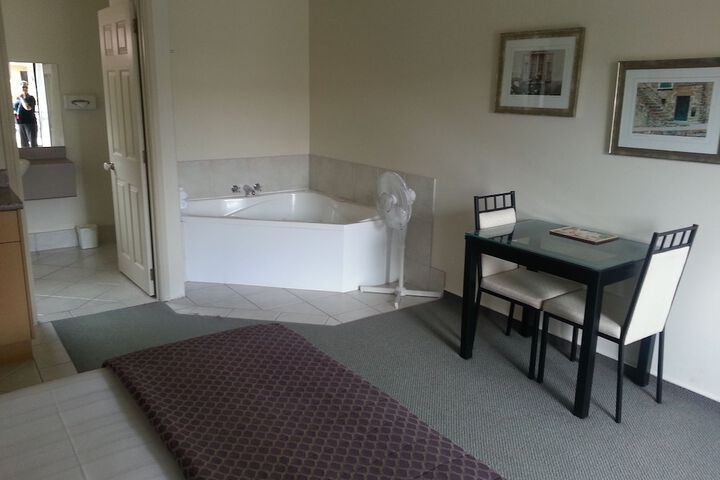 Room 10 of 37