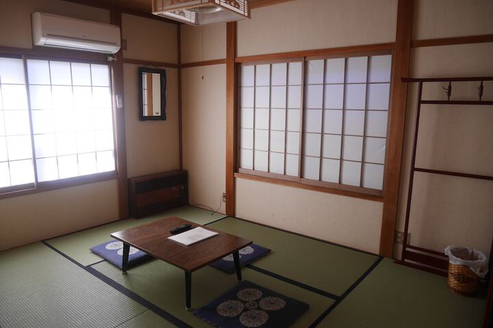 Room 7 of 33
