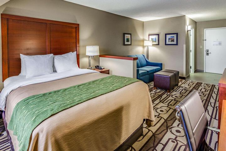 1 Queen Bed (4 of 12)