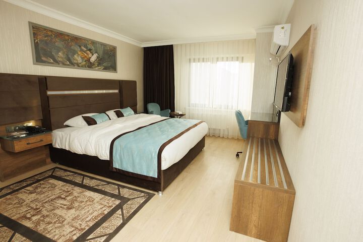 Room 12 of 37