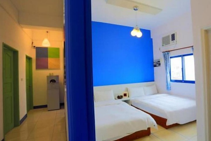 Room 5 of 14
