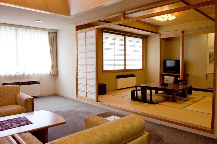 Room 14 of 33