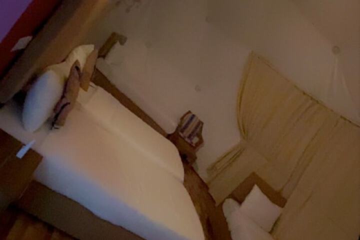 Room 63 of 122