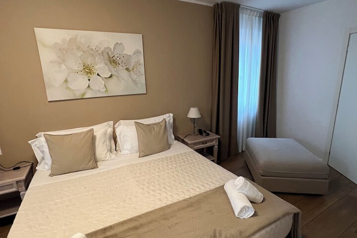 Room 8 of 30