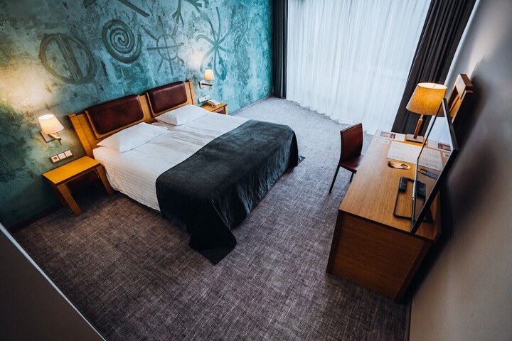Room 57 of 176