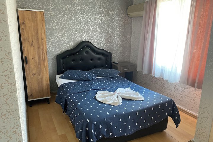 Room 4 of 12