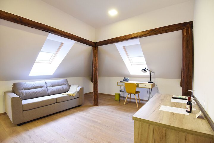 Room 15 of 36