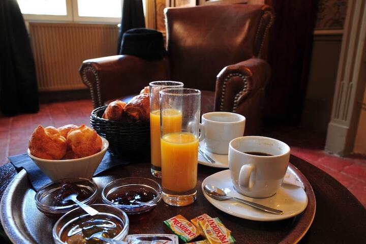 Breakfast/Coffee Service 81 of 110