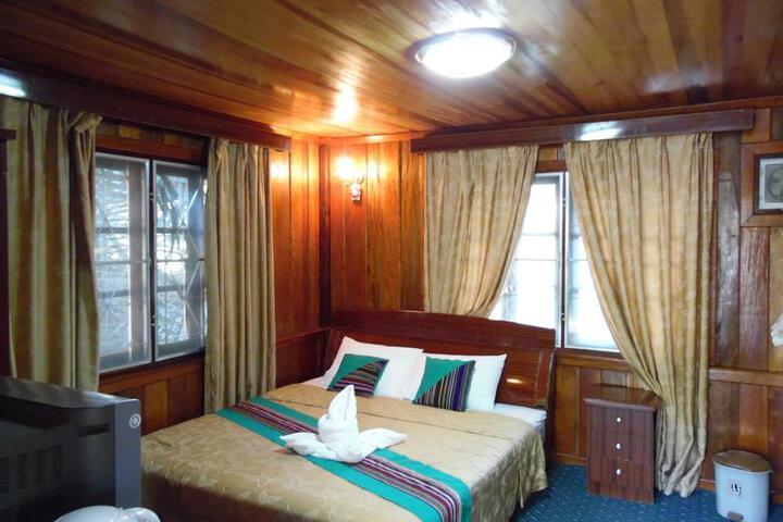 Room 2 of 6