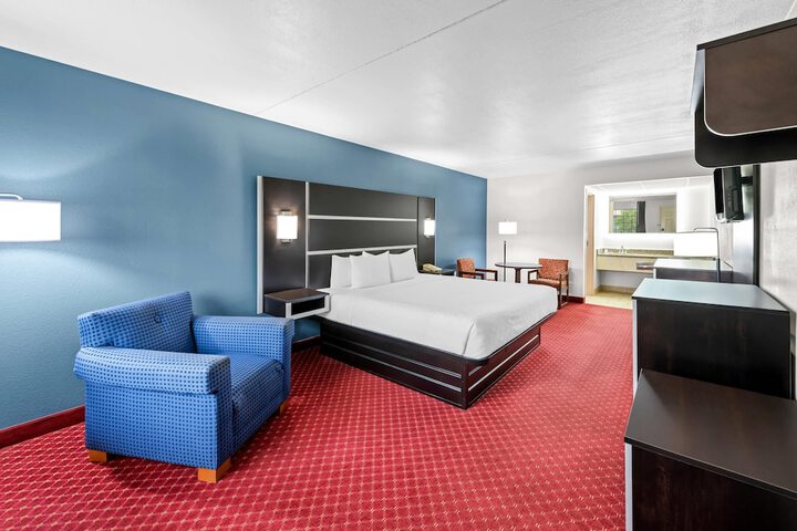 Room 3 of 84