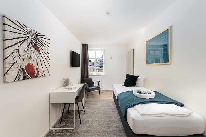 Room 4 of 32