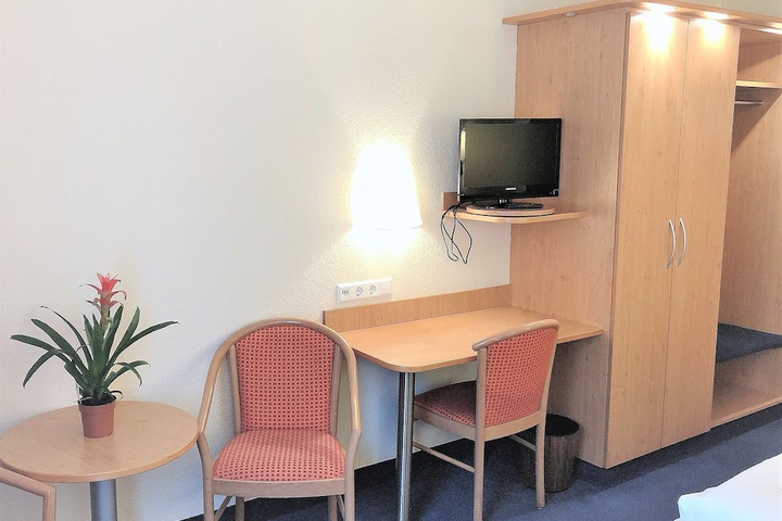 Room 3 of 44