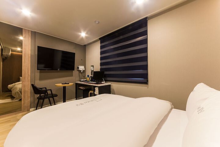 Room 28 of 155