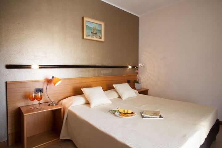 Room 4 of 61