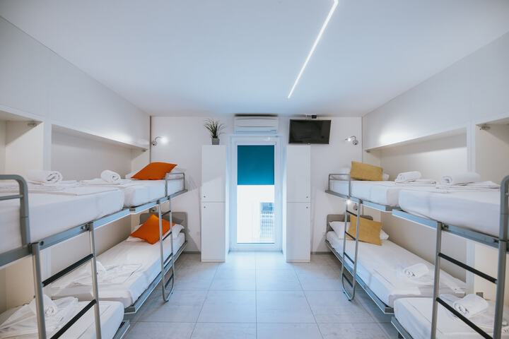 Room 22 of 54