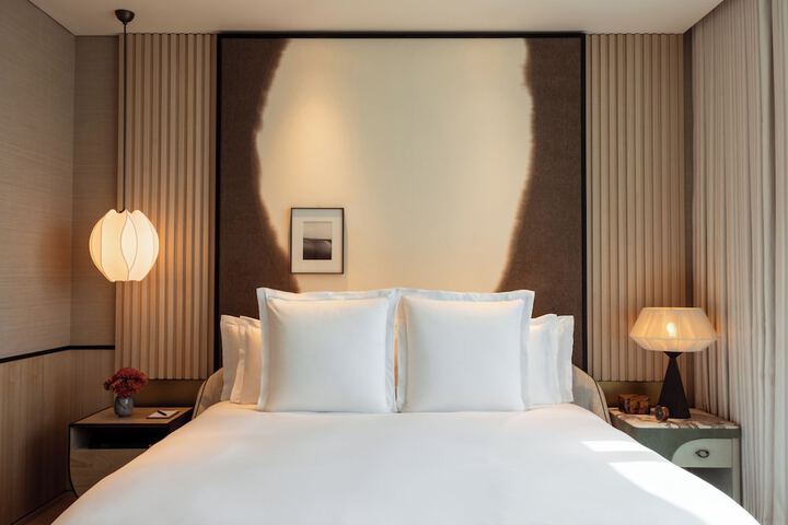 Room 32 of 208