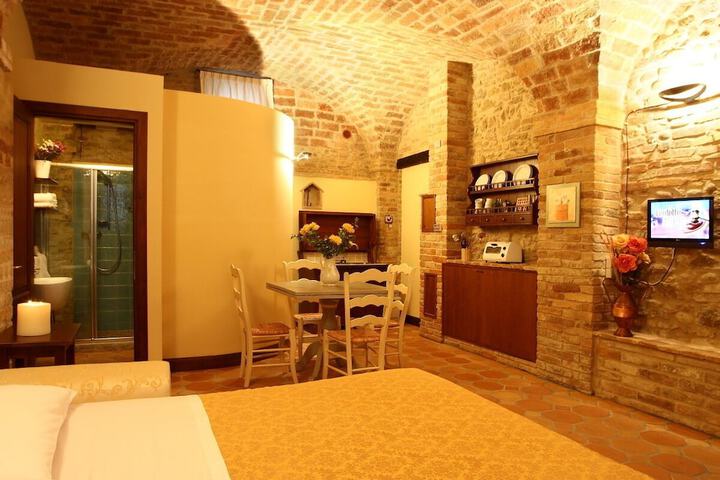 Room 10 of 36
