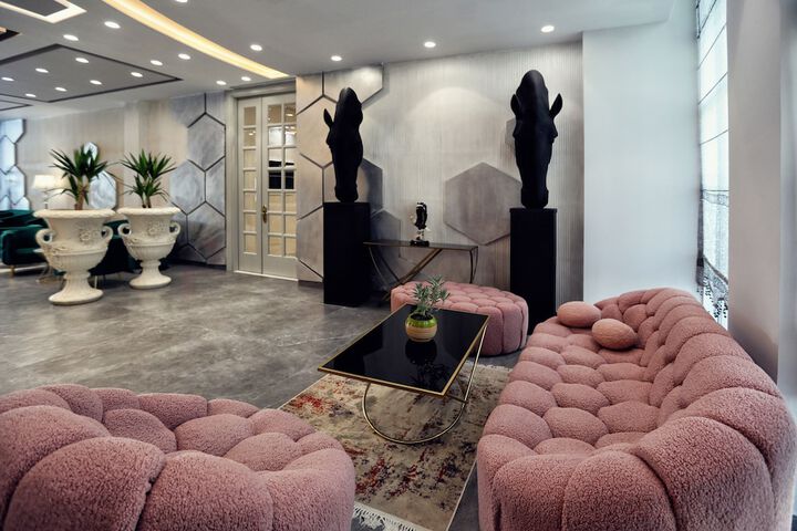 Lobby lounge